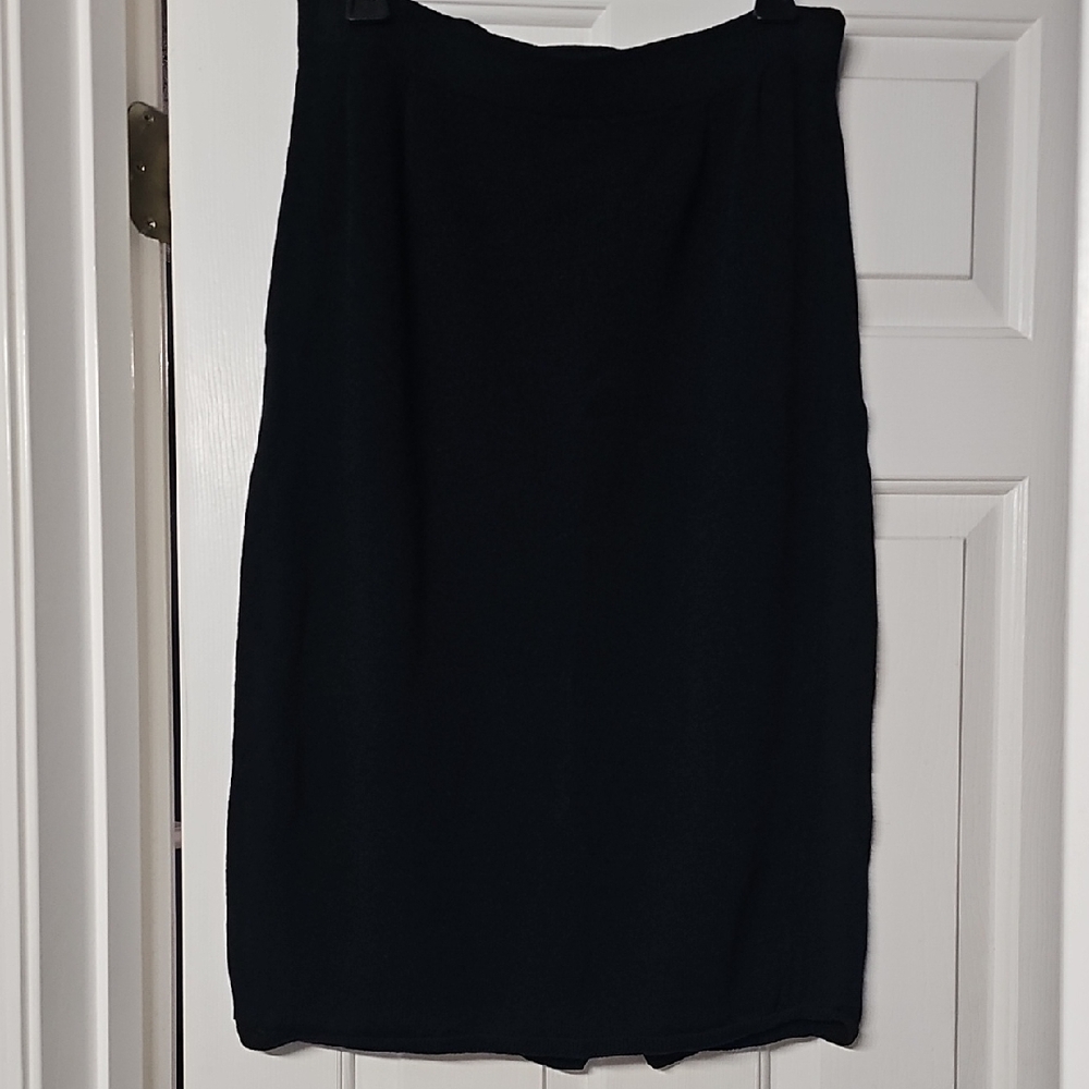 St. John Elegant Sweater Black Pencil Skirt